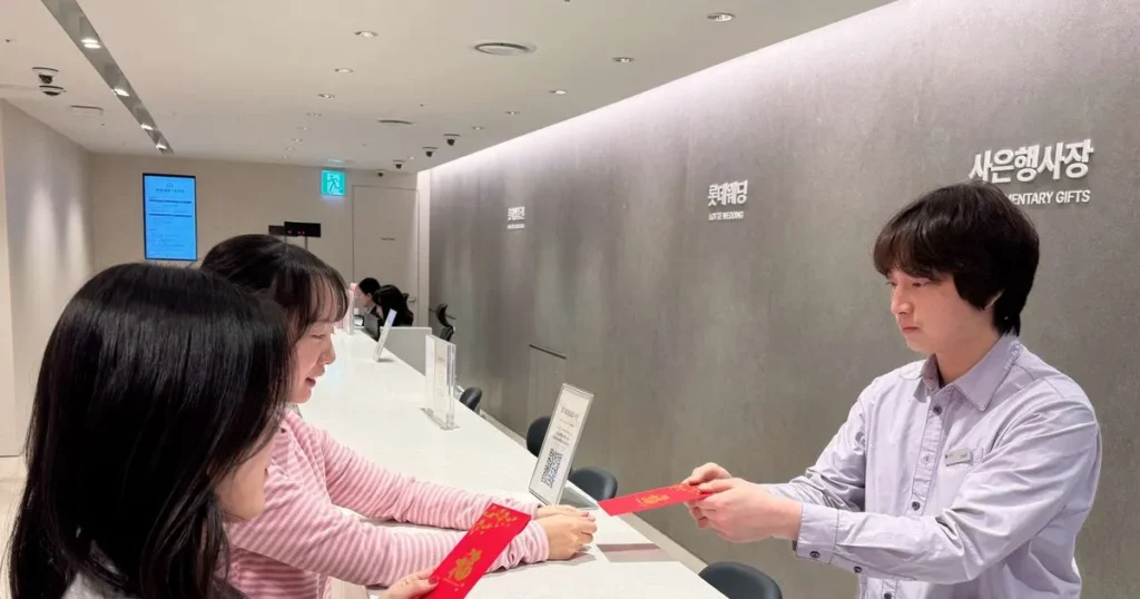 Lotte China Targets Foreign Shoppers with K-Beauty Events During Spring Festival