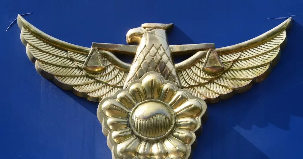 60-Year-Old Exec Smothers Cancer-Stricken Wife, Surrenders to Police