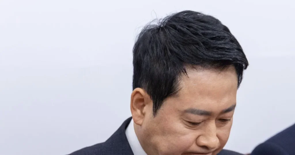 Jang Dong-hyuk Skips Blue House Luncheon with Lee Jae-myung