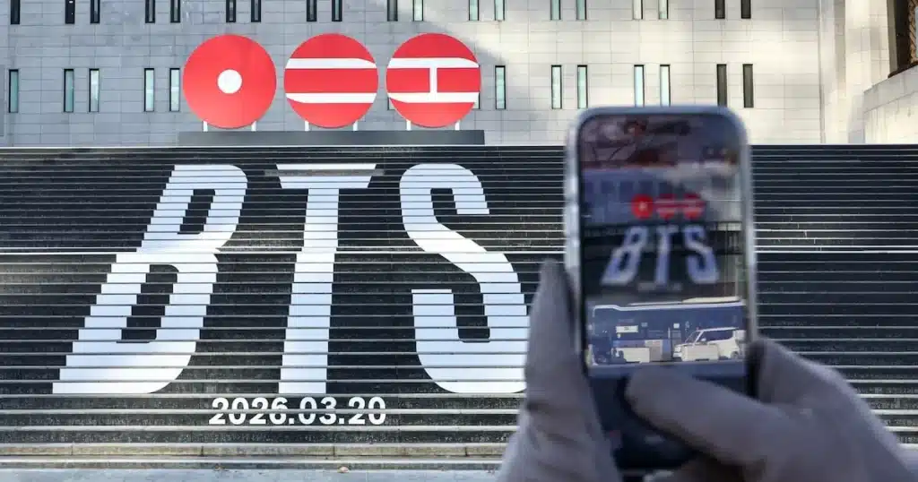 BTS Gwanghwamun Concert Draws 260K Fans, Gyeongbokgung Closes