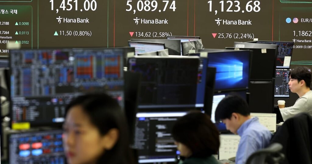 Won-Dollar Exchange Rate Drops Over 60 Won in January Amid Trade Uncertainties