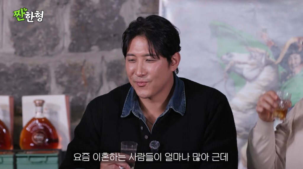 Baseball Star Hwang Jae-gyun Reveals Divorce in Candid TV Appearance