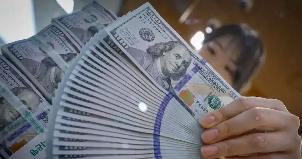USD/KRW Rate Jumps 22.6 Won to 1462.3 at Market Open