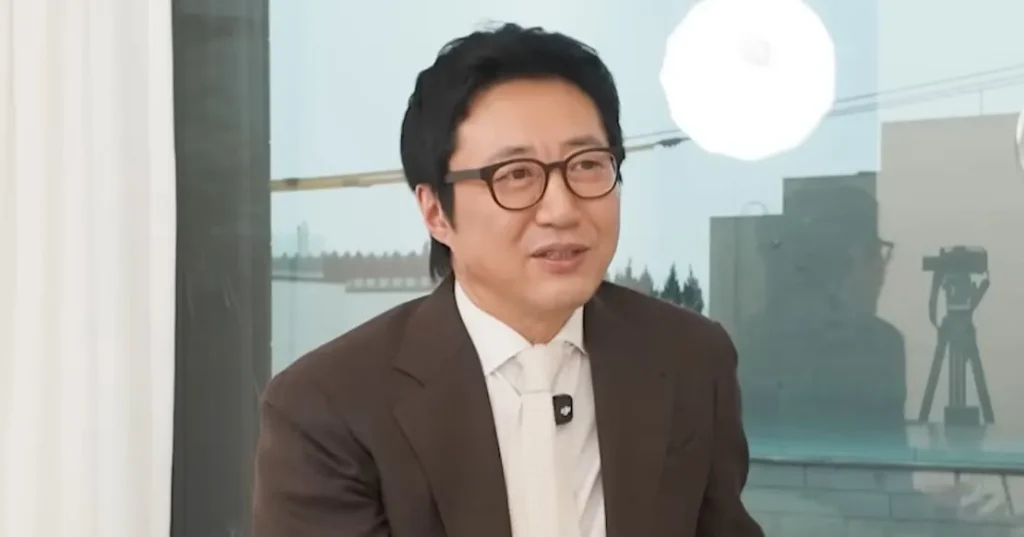 Park Shin-yang Powers Through Herniated Disc in ‘Paris’s Lover’ Park Shin-yang Powers Through Herniated Disc in ‘Paris’s Lover’