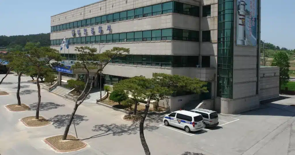 Thai Worker in 20s Dies in Neck-Caught Factory Accident in Buan