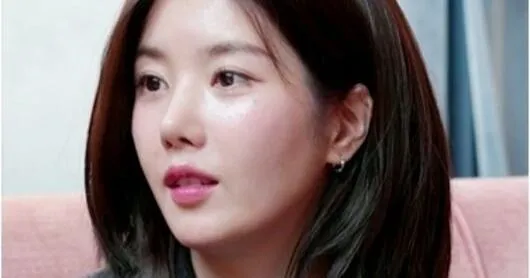 Kwon Eun-bi, 22, Runs Lotte Hotel Cafe on Sadanggwi: ‘Too Small’ Kwon Eun-bi, 22, Runs Lotte Hotel Cafe on Sadanggwi: ‘Too Small’