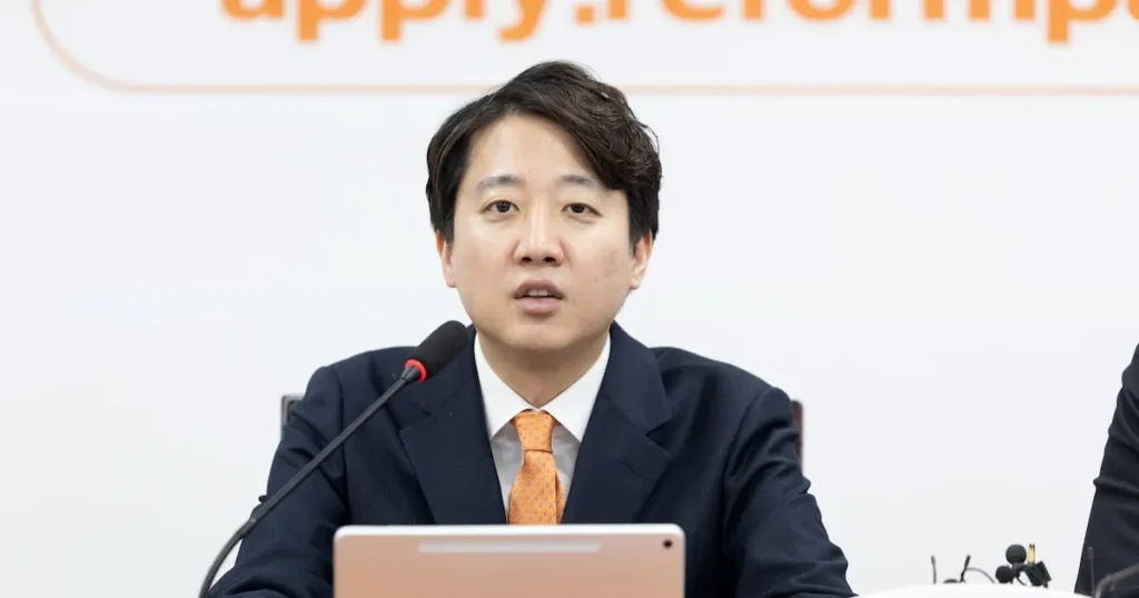 Man Charged for Defaming Lee Jun-seok’s Mother with Ramen Slur Post