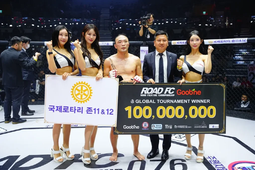 Rotary President Awards Trophy to ROAD FC 076 Victor Kim Su-cheol Rotary President Awards Trophy to ROAD FC 076 Victor Kim Su-cheol