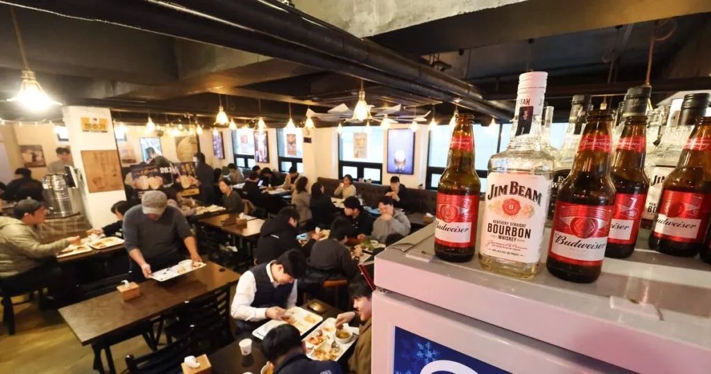 Seoul Soju Bars Charge Entry Fees Amid Drinking Culture Decline