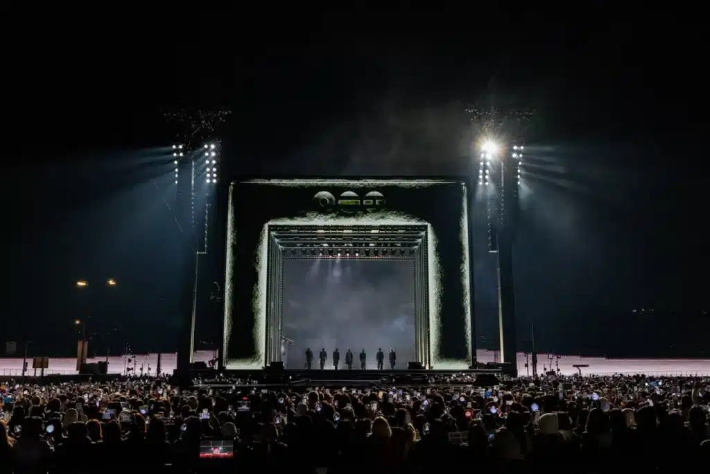 BTS Comeback Concert at Gwanghwamun Draws Massive Global Crowd BTS Comeback Concert at Gwanghwamun Draws Massive Global Crowd