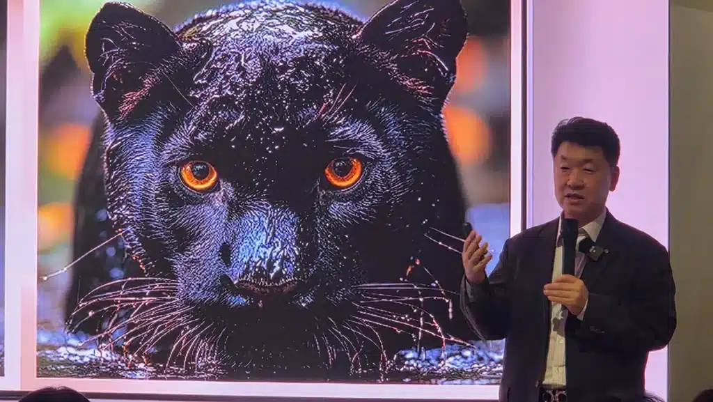 LG Flags Risks in Samsung’s OLED TV Market Expansion