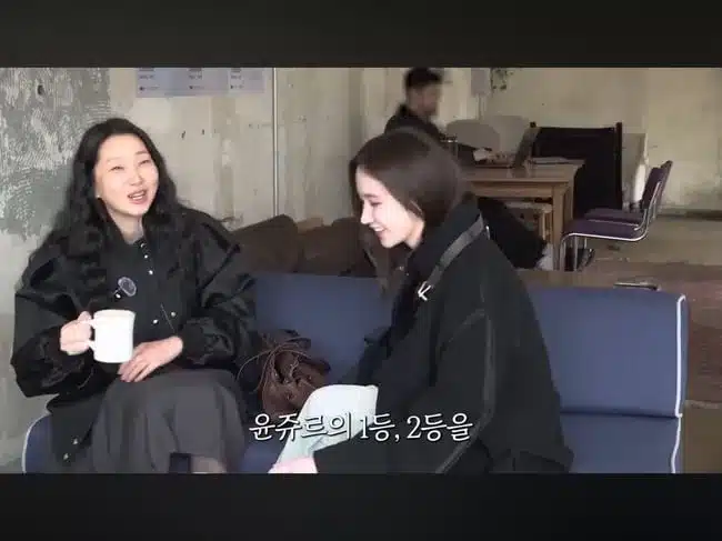 Jang Yoon-ju Jokes Producer Aims to Dominate Top Spots in Fun Shopping Spree Jang Yoon-ju Jokes Producer Aims to Dominate Top Spots in Fun Shopping Spree