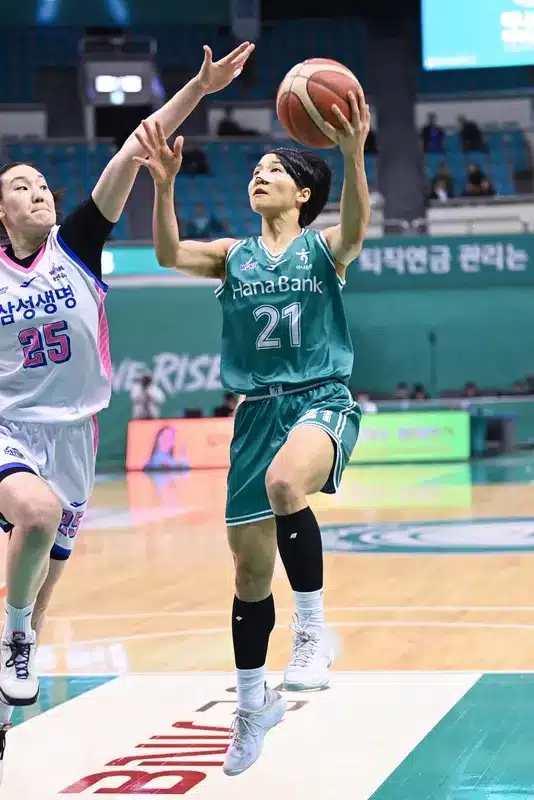 Hana Unhaeng Dominates in BNK Sum’s 75-58 Win Over Samsung Life, Ties KB for WKBL Lead Hana Unhaeng Dominates in BNK Sum’s 75-58 Win Over Samsung Life, Ties KB for WKBL Lead