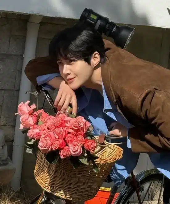 Kim Seon-ho Tops March Male Actor Poll with 38.49% Lead Kim Seon-ho Tops March Male Actor Poll with 38.49% Lead