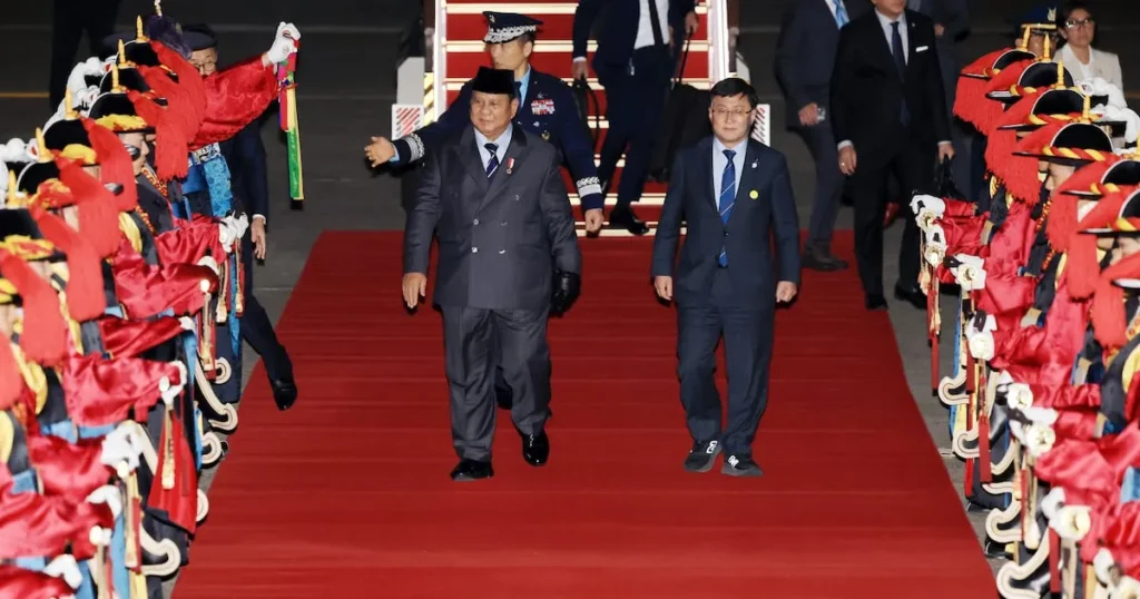 President Lee Hosts Indonesian Leader Prabowo for Summit, Awards Top Honor
