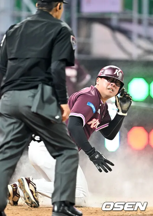 An Chi-hong Dives for Home in Tense KBO 5th Inning Thriller An Chi-hong Dives for Home in Tense KBO 5th Inning Thriller