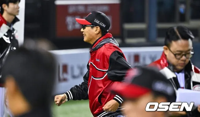 LG Twins Ace Earns First Win Despite Three Straight Homers vs KIA LG Twins Ace Earns First Win Despite Three Straight Homers vs KIA