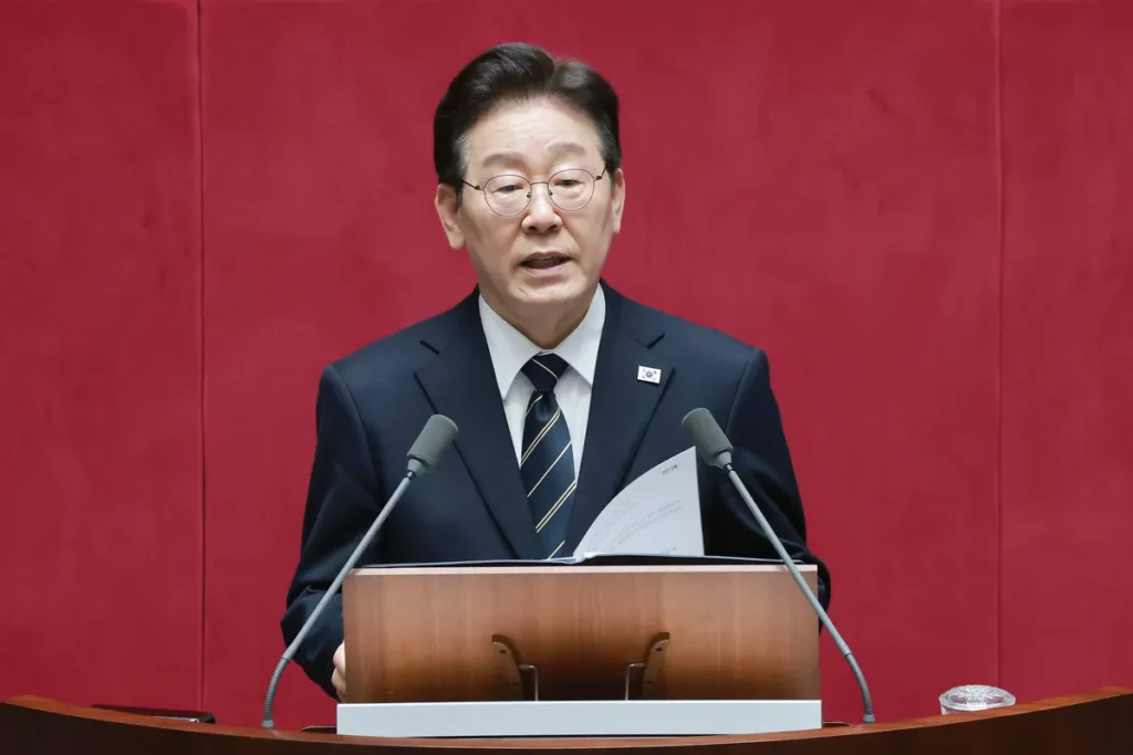 Lee Jae-myung Warns of Economic Storm in 2026 Election Pitch Lee Jae-myung Warns of Economic Storm in 2026 Election Pitch