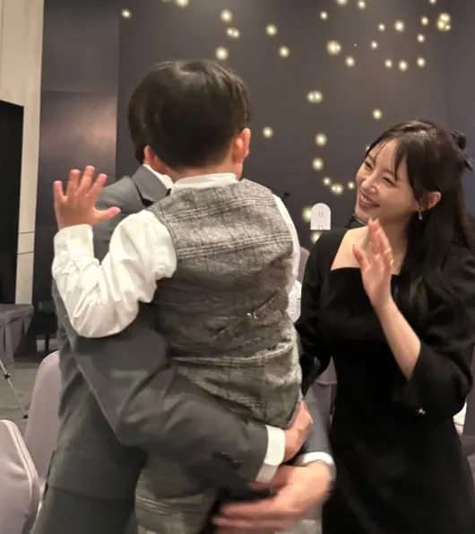 Lee Eun-ju Gushes Over Eric’s Son in Wedding Photos Lee Eun-ju Gushes Over Eric’s Son in Wedding Photos