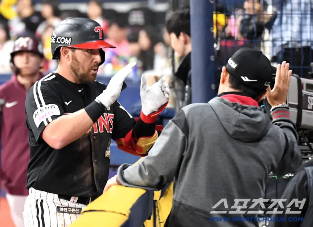 LG Twins Claim 2-1 Series Win Over Kiwoom Heroes in 6-4 Thriller