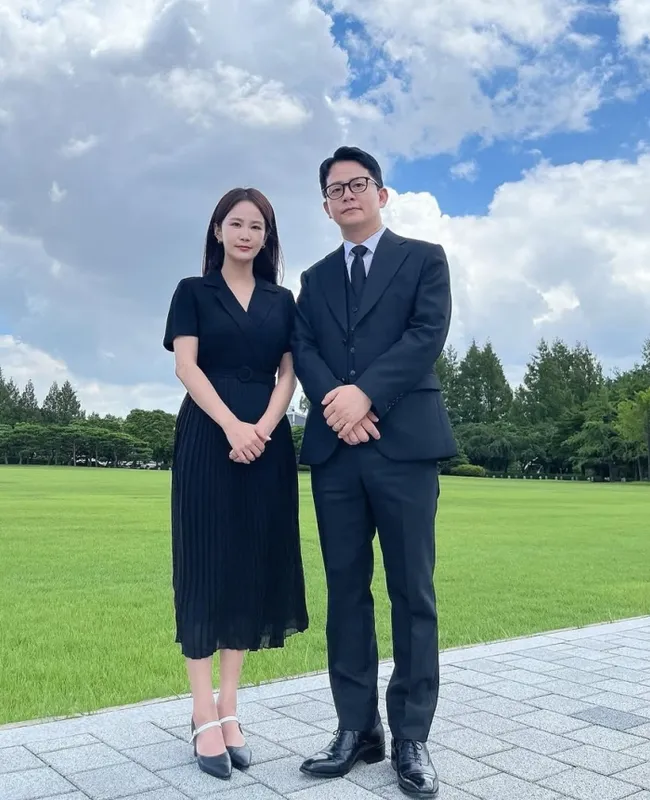 Kim Jun-ho Charms Kim Ji-min’s Family with Gifts and Signature Dance Kim Jun-ho Charms Kim Ji-min’s Family with Gifts and Signature Dance