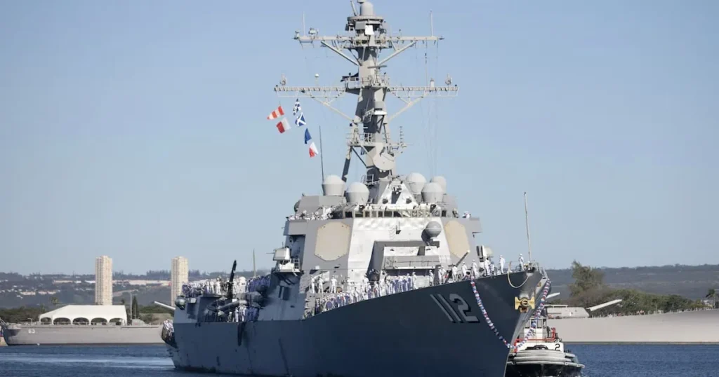 US Destroyer USS Michael Murphy Enters Hormuz Strait Amid Cleanup Push