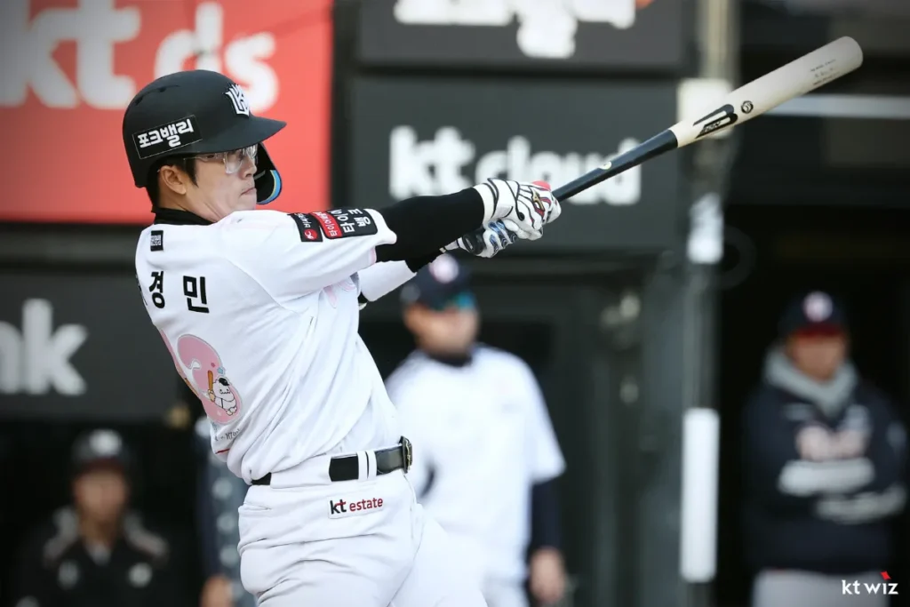 Heo Kyung-min Hits .588, Eyes 8-Year Career High with KT Wiz