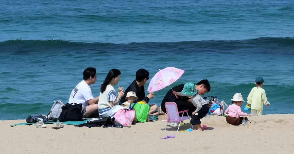 South Korea Inland Hits Near 30°C in April Heatwave, More Tomorrow South Korea Inland Hits Near 30°C in April Heatwave, More Tomorrow