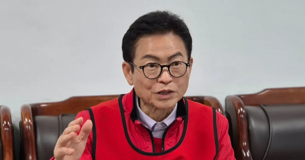 Lee Cheol-woo Wins Nomination for Third Term as Gyeongbuk Governor