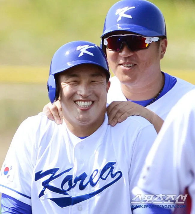 Choi Hyeong-woo Hits 2600th Career Hit, Second in KBO History Choi Hyeong-woo Hits 2600th Career Hit, Second in KBO History