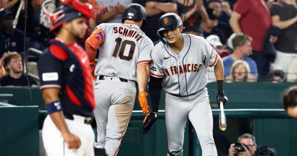 Lee Jung-hoo Hits in 4 Straight Games as Giants Win 10-5 for 2nd Straight Victory