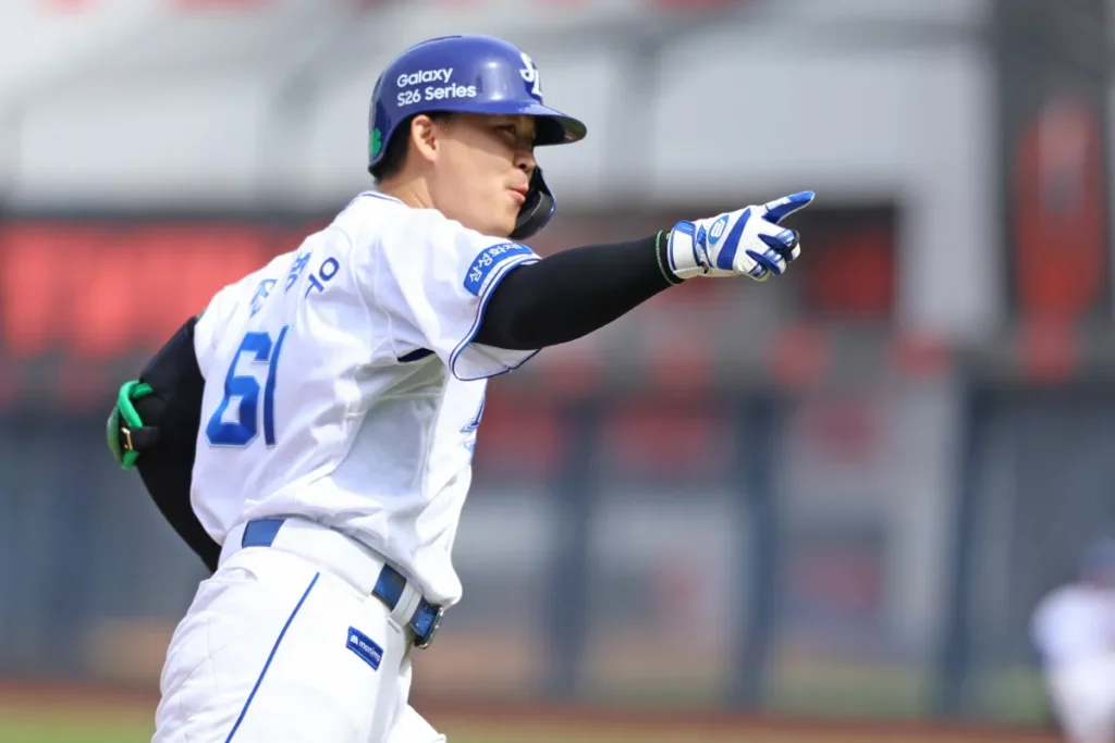 Jeon Byung-woo Fuels Samsung Lions with 3 HRs in 3 Games