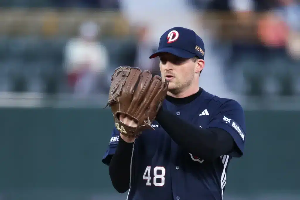 Ben Jammin Dominates: Doosan Bears Win 6-2 Over Lotte Giants for 3rd Straight