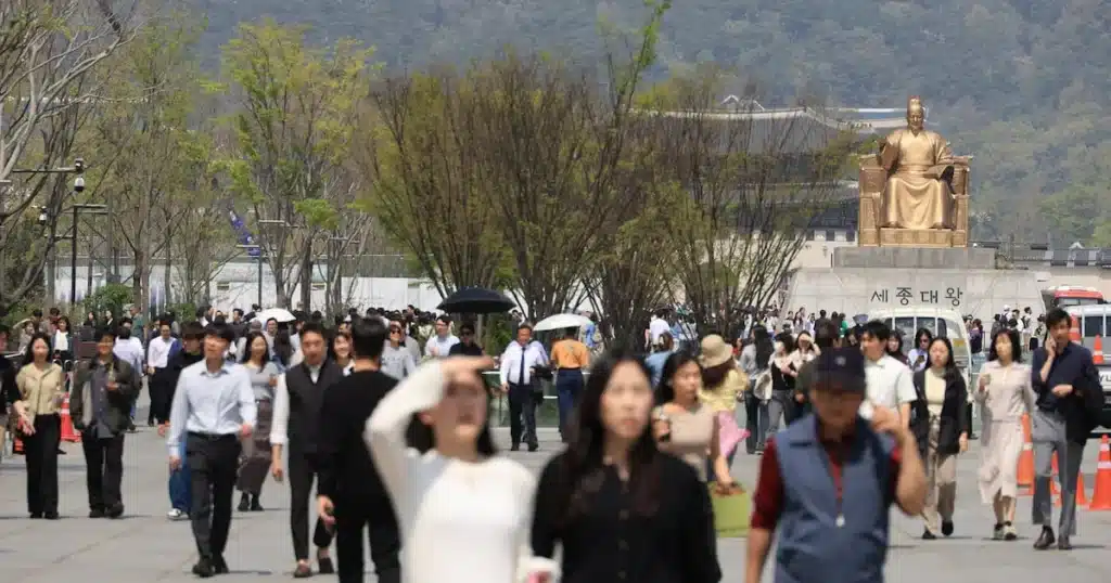 South Korea Weather: Heavy Rain, 20-27°C Highs, Fire Alerts Issued
