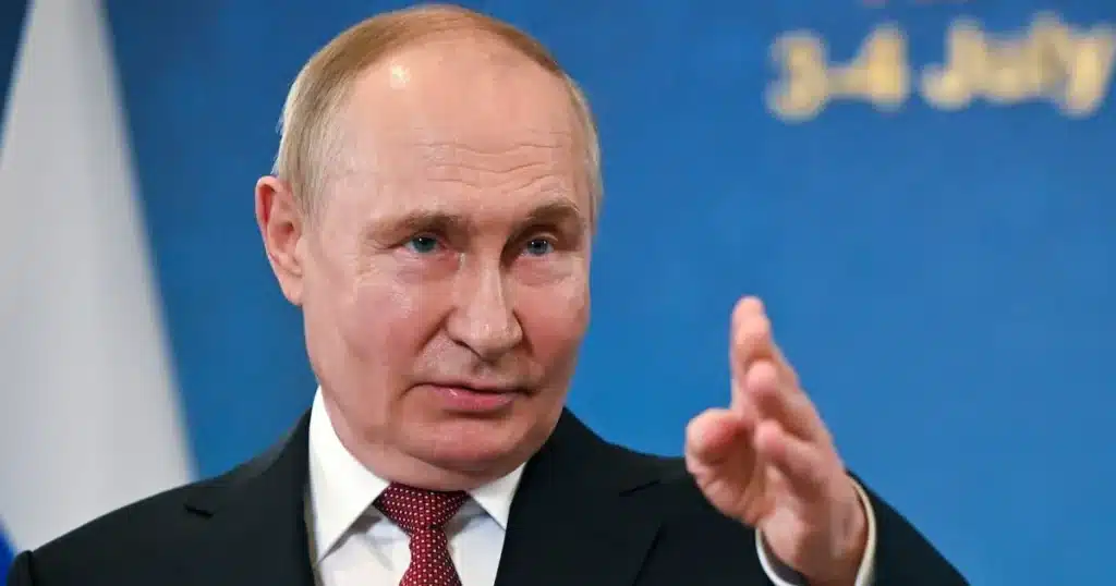 Putin Meets Iranian FM, Vows Support for Nuclear Interests