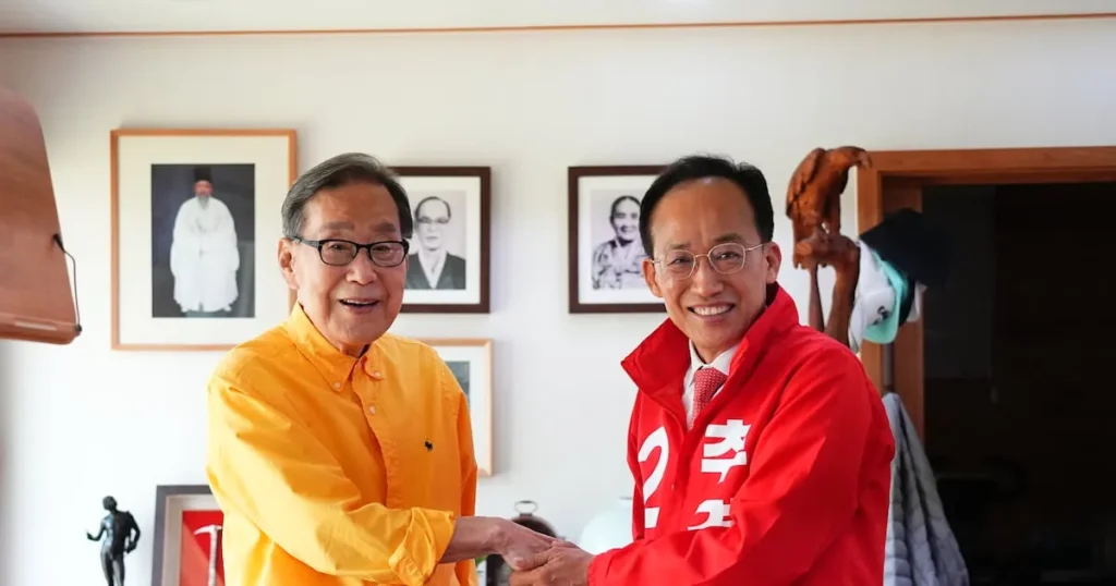 Ex-Daegu Mayor Mun Hee-gap Backs Chu Kyung-ho’s 2026 Campaign