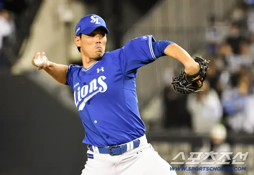 Kim Jae-yoon Fans Six Straight for Milestone 200th Save