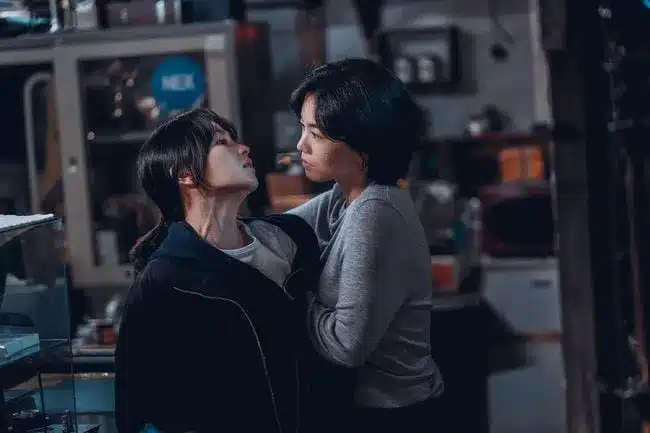 Park Bo-young Pins Lee Hyun-wook in Epic ‘Goldland’ Showdown Park Bo-young Pins Lee Hyun-wook in Epic ‘Goldland’ Showdown