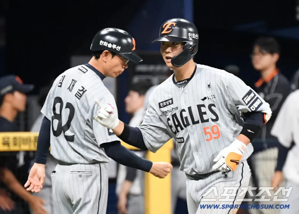 Jeong Ui-ju Shines as Hanwha Eagles Rout Kiwoom 10-1, Sweep Series