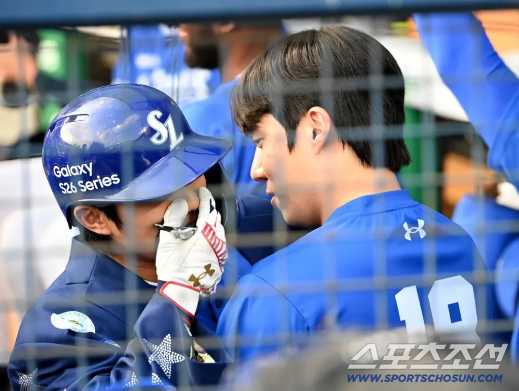 Lee Jae-hyun Strikes Out Won Tae-in in Bases-Loaded Drama at Jamsil Lee Jae-hyun Strikes Out Won Tae-in in Bases-Loaded Drama at Jamsil