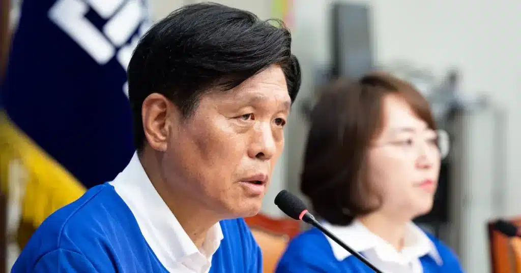 Democratic Leader to Return to Jeonbuk Amid Kim Gwan-yeong Controversy Democratic Leader to Return to Jeonbuk Amid Kim Gwan-yeong Controversy