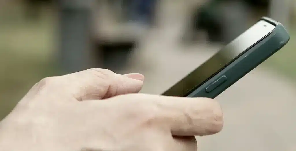 Woman Defrauded by 20-Year Friend in Elaborate Romance Scam, Lost Over 800 Transfers