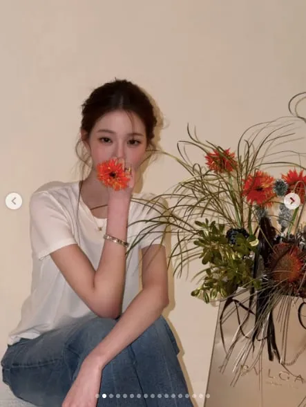 IVE’s Wonyoung Dazzles in Studio Photoshoot IVE’s Wonyoung Dazzles in Studio Photoshoot