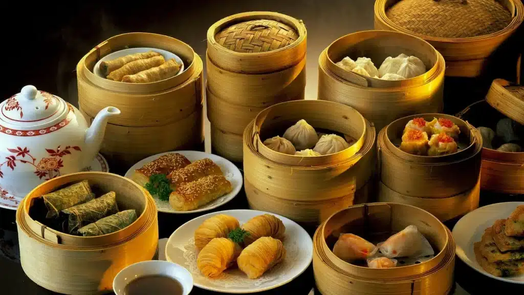 Hong Kong’s Dim Sum Trolleys: A Taste of History at Lin Heung Hong Kong’s Dim Sum Trolleys: A Taste of History at Lin Heung