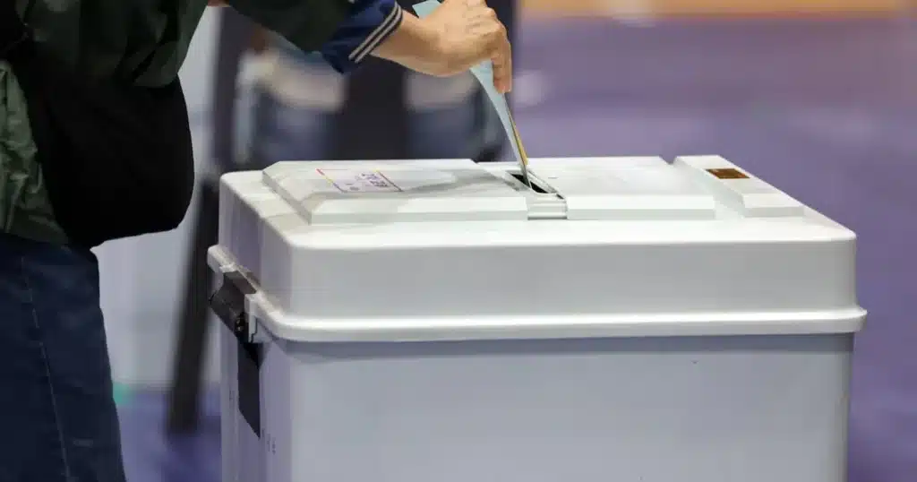 Voter Turnout Reaches 4.5% by 8 AM in Local Elections