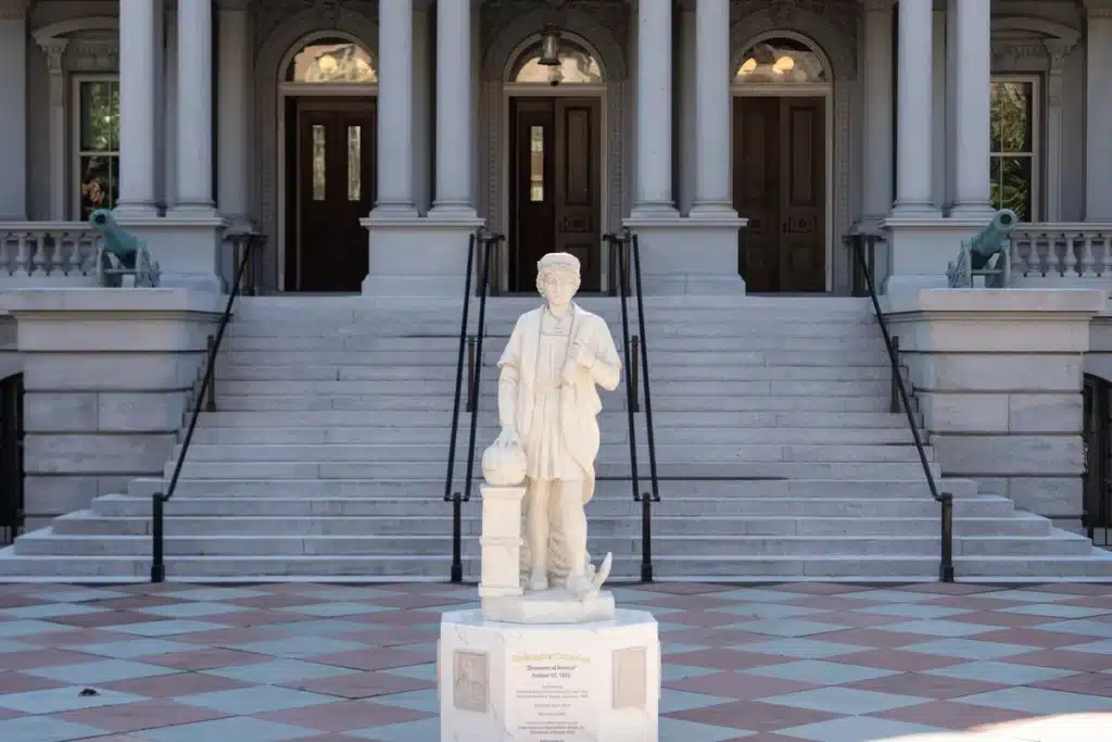 US Sees Return of Removed Statues Amid Historical Debate