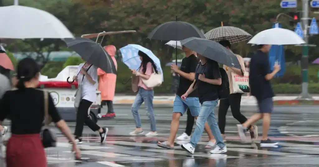 Sunday Forecast: Widespread Rain Across Korea, Peaks at 29°C Sunday Forecast: Widespread Rain Across Korea, Peaks at 29°C
