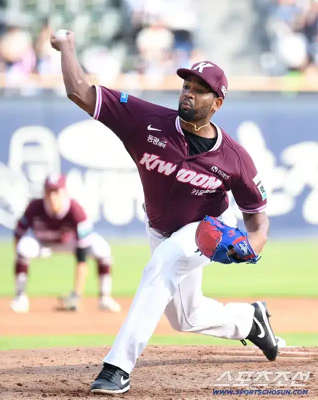 Kiwoom Heroes End Losing Streak with Dominant Pitching Performance Kiwoom Heroes End Losing Streak with Dominant Pitching Performance