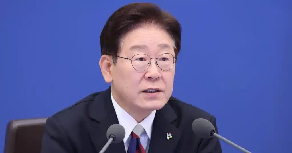 Presidential Approval Dips for Third Week Amidst Shifting Political Tides Presidential Approval Dips for Third Week Amidst Shifting Political Tides