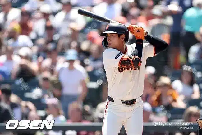 Lee Jung Hoo Aims for Record 17-Game Hit Streak Lee Jung Hoo Aims for Record 17-Game Hit Streak